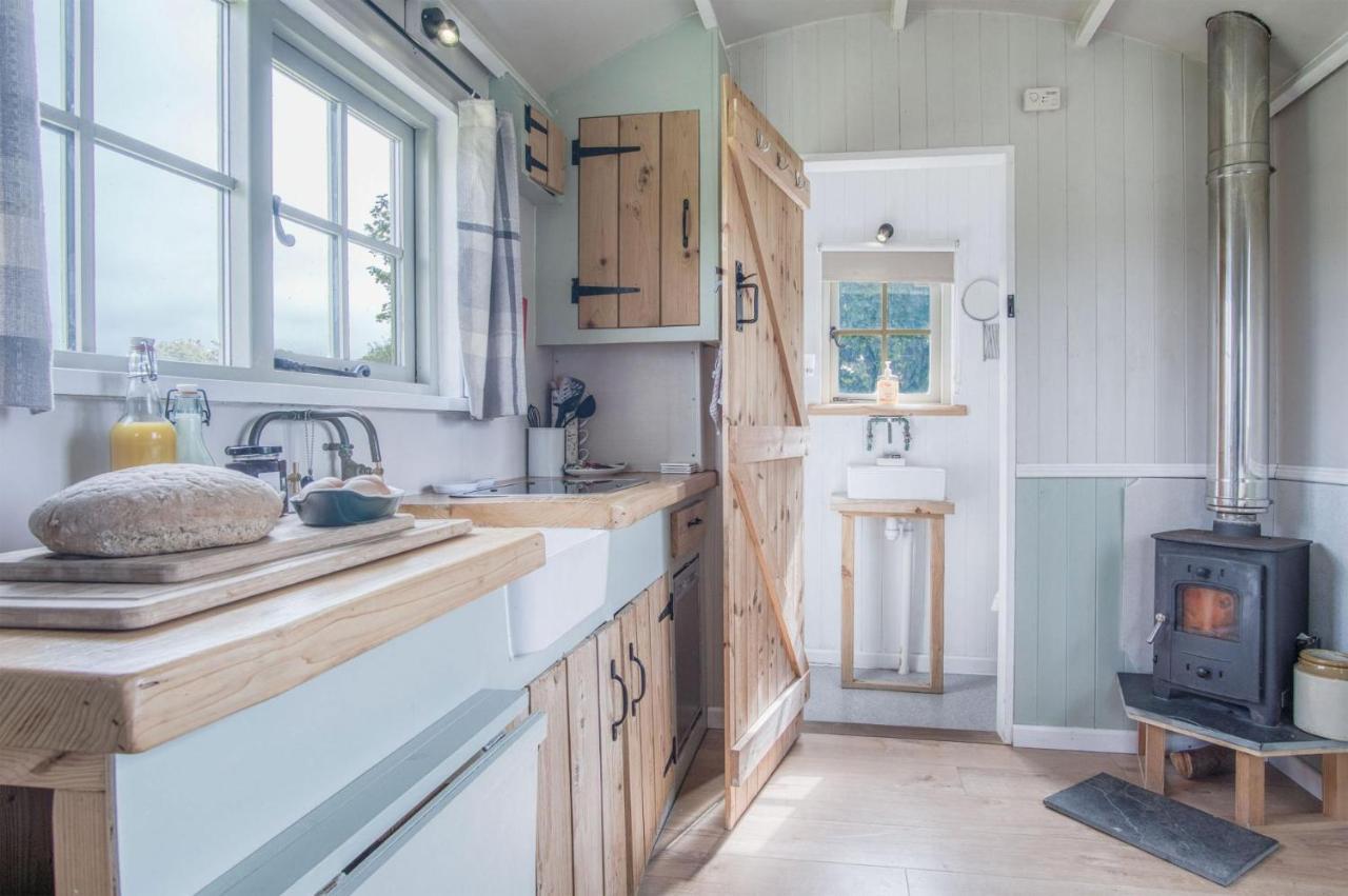Haven View - 1 Bedroom Shepherds Hut - St Ishmaels Saint Ishmaels  Exteriér fotografie