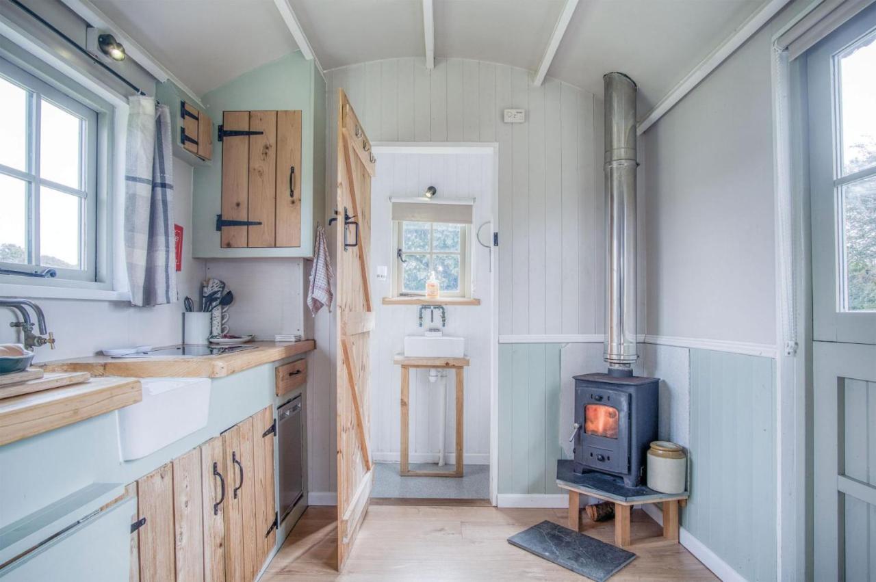 Haven View - 1 Bedroom Shepherds Hut - St Ishmaels Saint Ishmaels  Exteriér fotografie