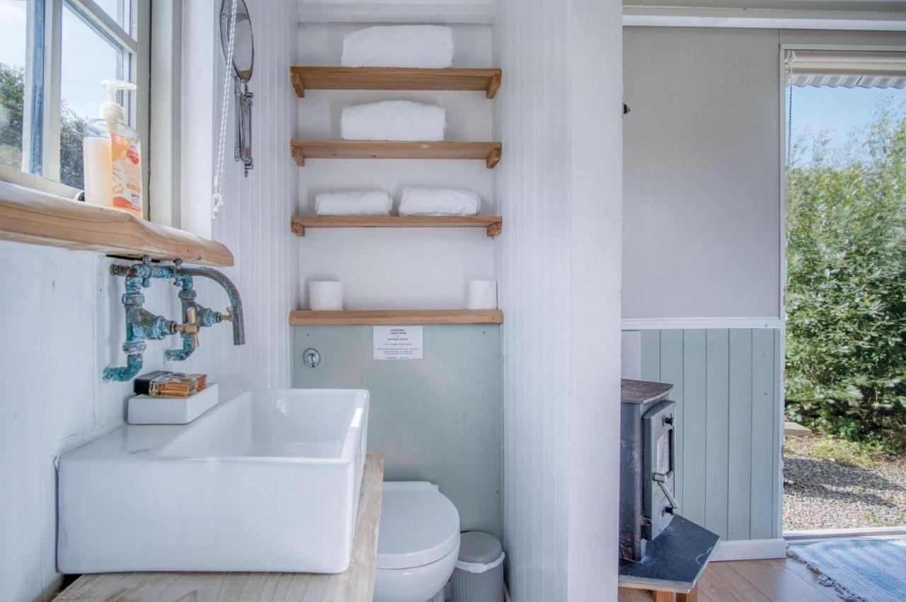 Haven View - 1 Bedroom Shepherds Hut - St Ishmaels Saint Ishmaels  Exteriér fotografie