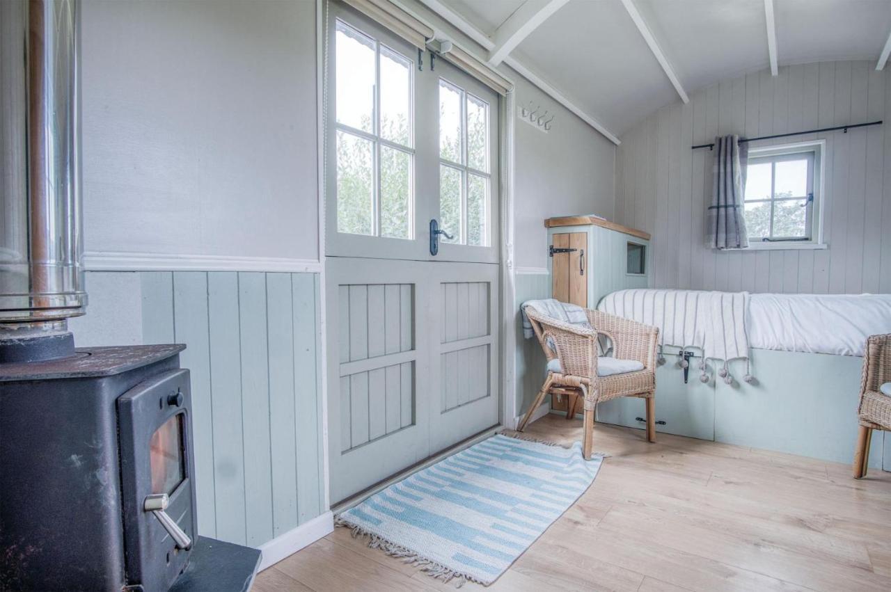 Haven View - 1 Bedroom Shepherds Hut - St Ishmaels Saint Ishmaels  Exteriér fotografie
